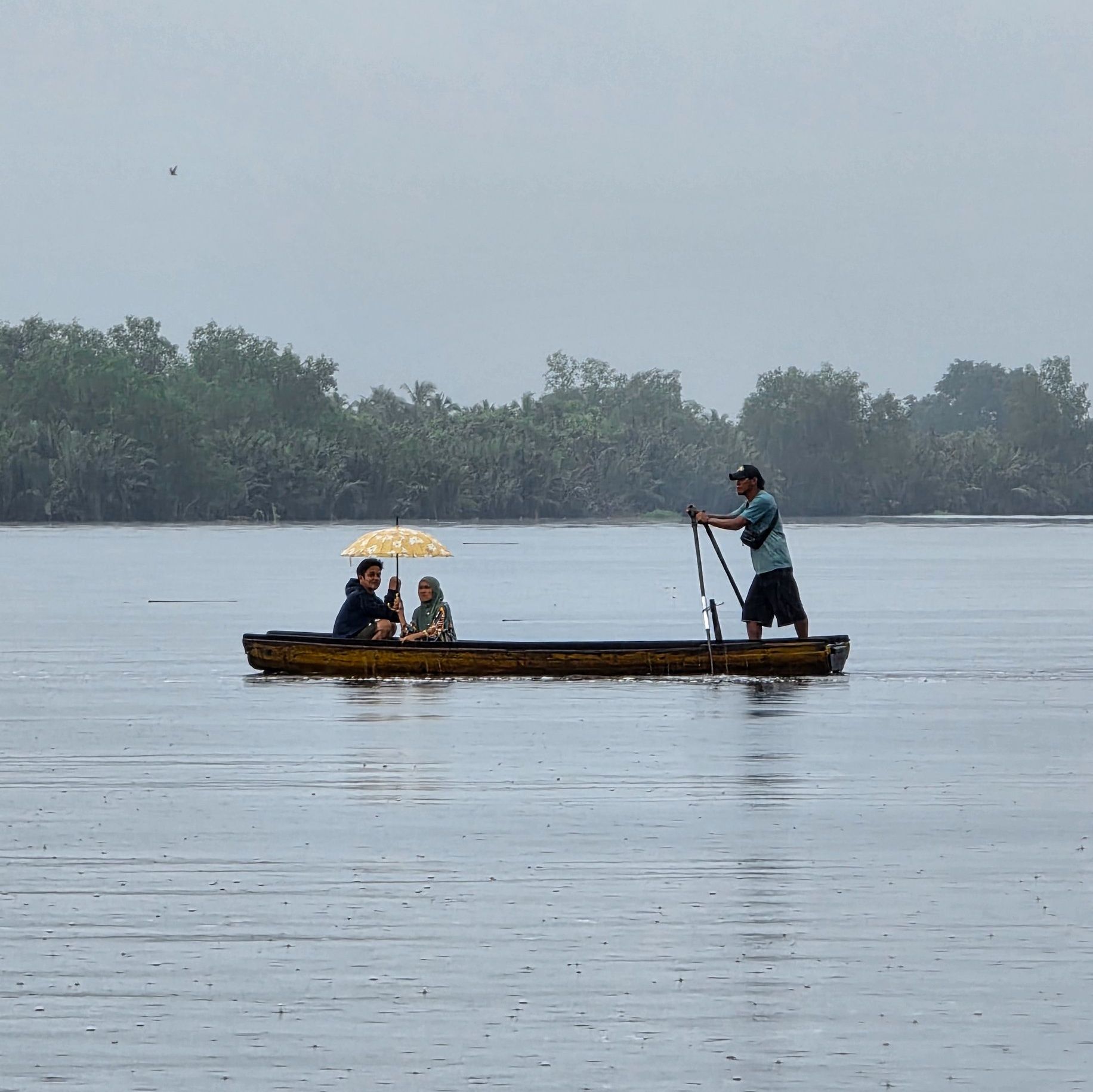 PAYUNG KUNING DI SUNGAI LAHANG PAYUNG KUNING DI SUNGAI LAHANG