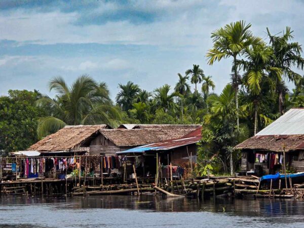 SUNGAI DAN KAMPUNG HALAMAN